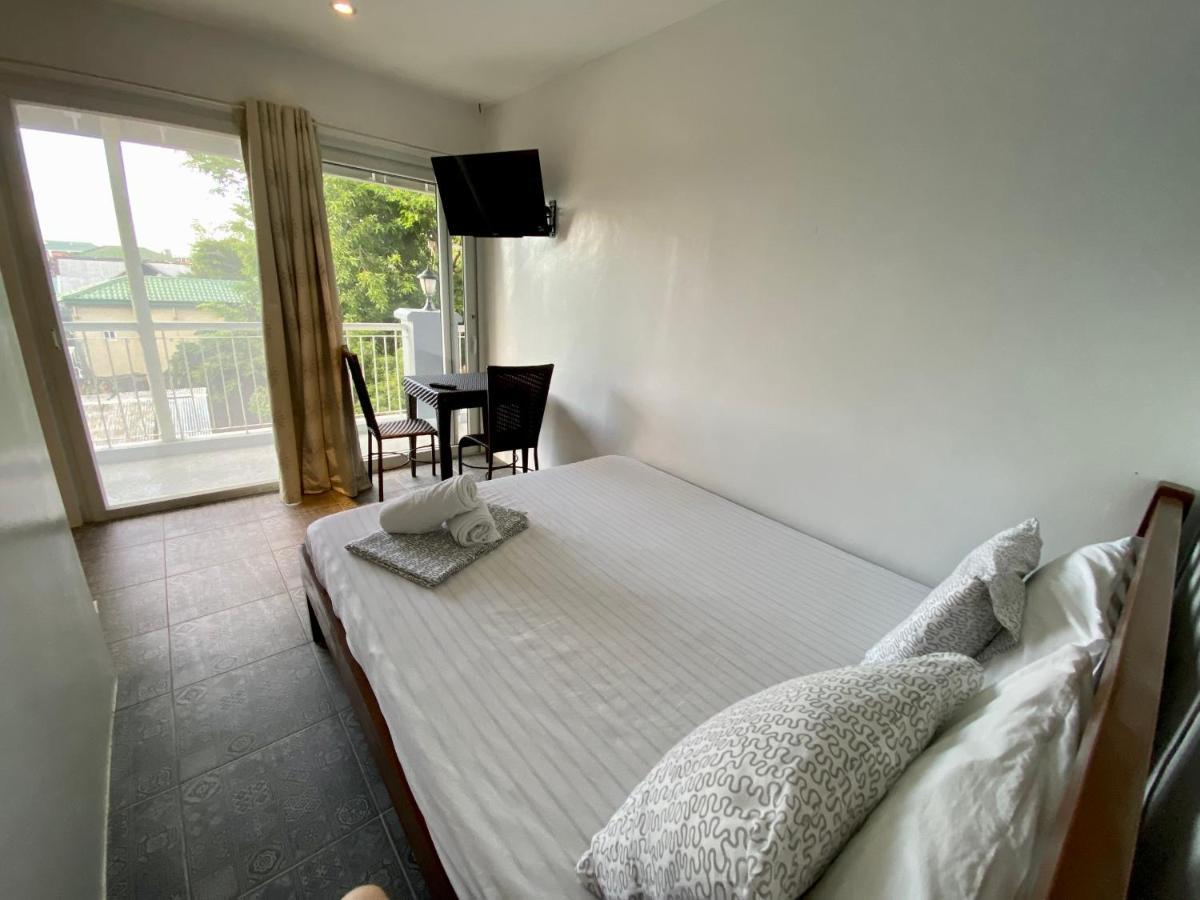 Victoria'S Bed & Breakfast Puerto Galera Exterior photo